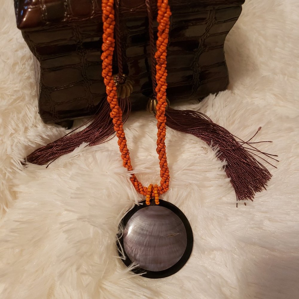 ** BRAND NEW ** GORGEOUS BEADED & SHELL NECKLACE